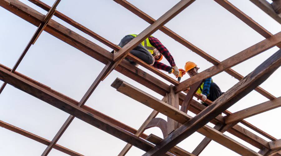 Professional gutter cleaning services in Melvern, KS